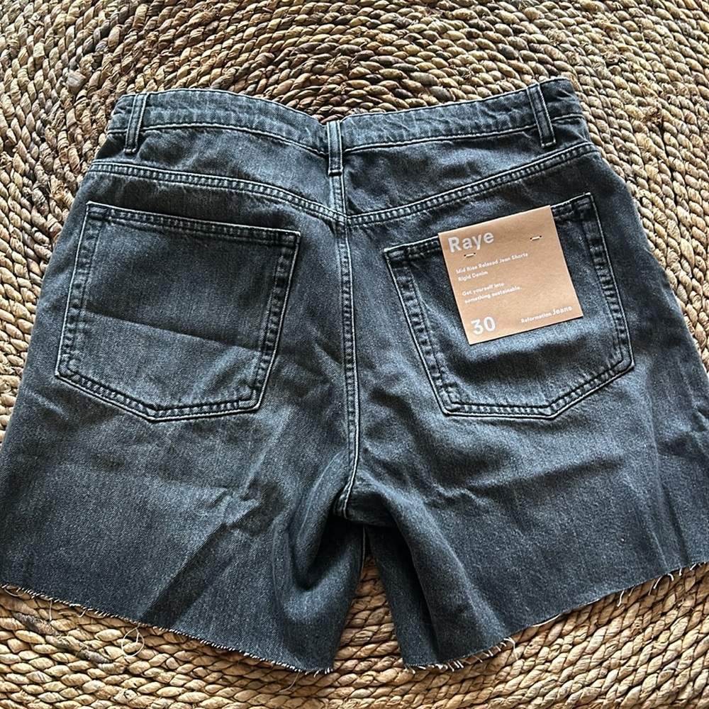 Raye Mid Rise Relaxed Jean Shorts - Size 30 - Black - Picture 4 of 4